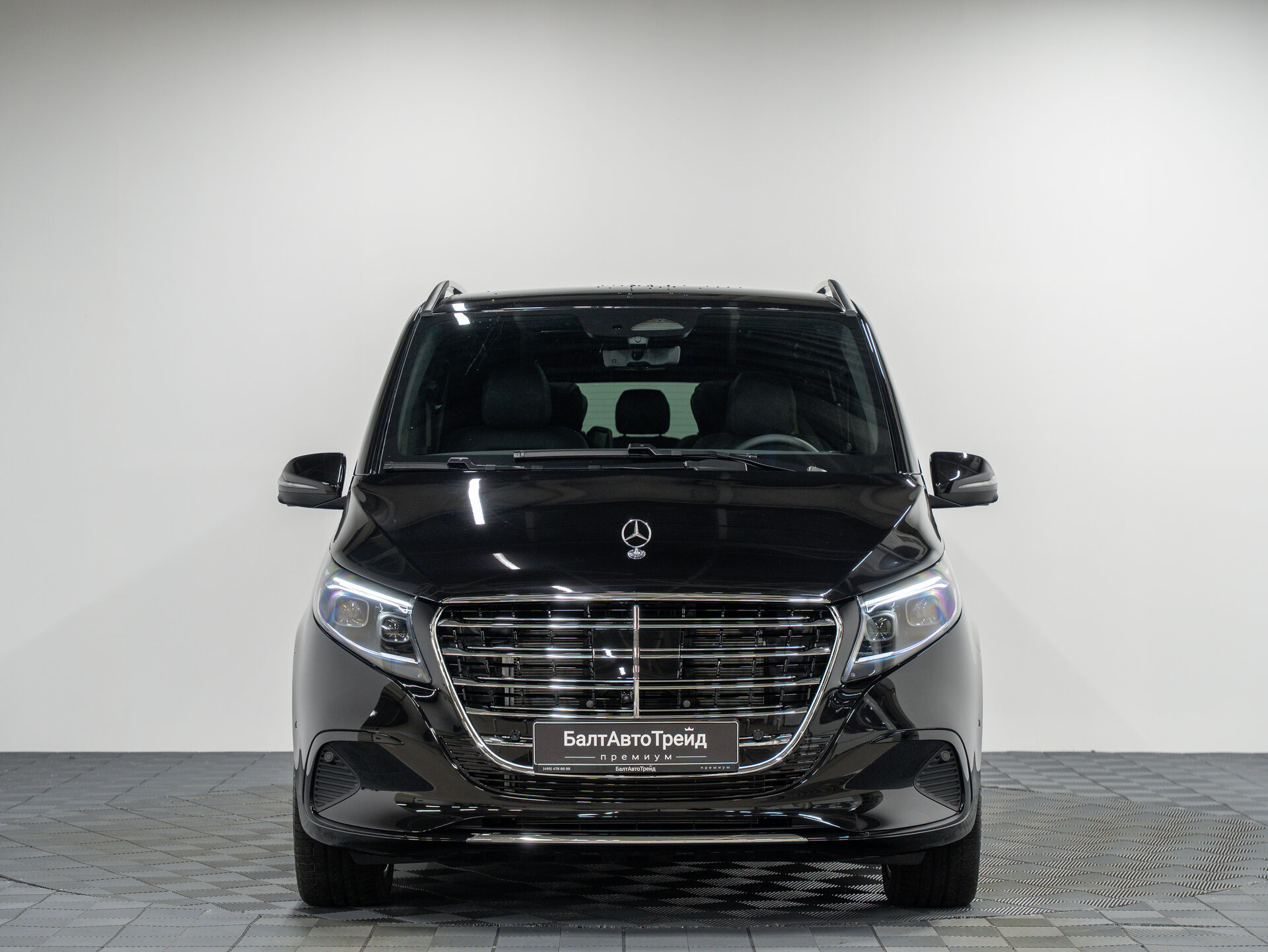 Автомобиль Mercedes-Benz V-Класс 300 d длинный 2.0d AT (237 л.с.) 4WD - 4