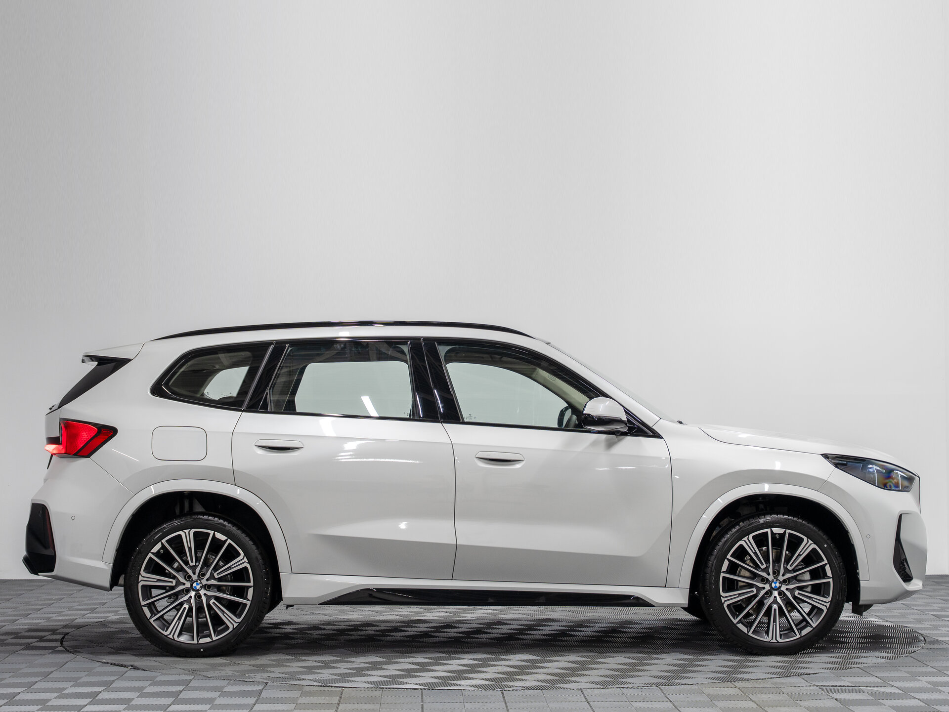 Автомобиль BMW X1 25Li xDrive 2.0 AMT (204 л.с.) 4WD - 6
