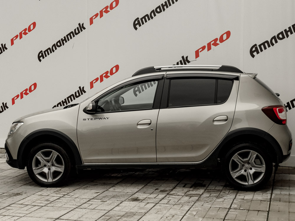 Купить Renault Sandero Stepway 1.6 MT (82 л.с.), 2021 в Екатеренбурге