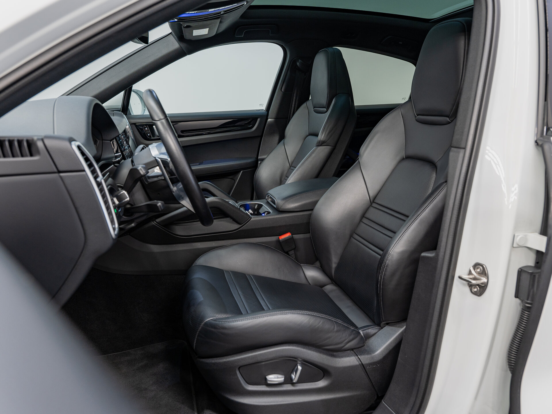 Автомобиль Porsche Cayenne E-Hybrid Coupé 3.0hyb AT (462 л.с.) 4WD - 19