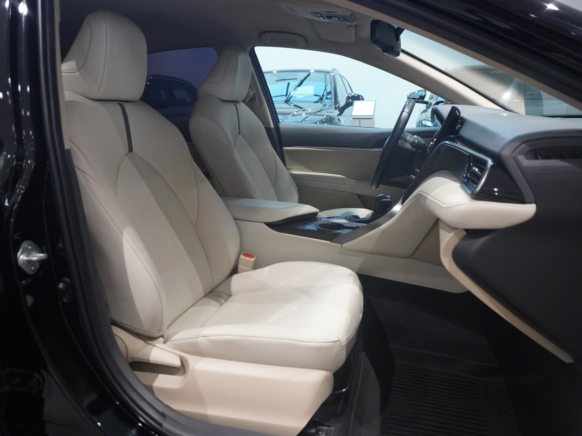 Автомобиль Toyota Camry 2.5 AT (200 л.с.) - 11