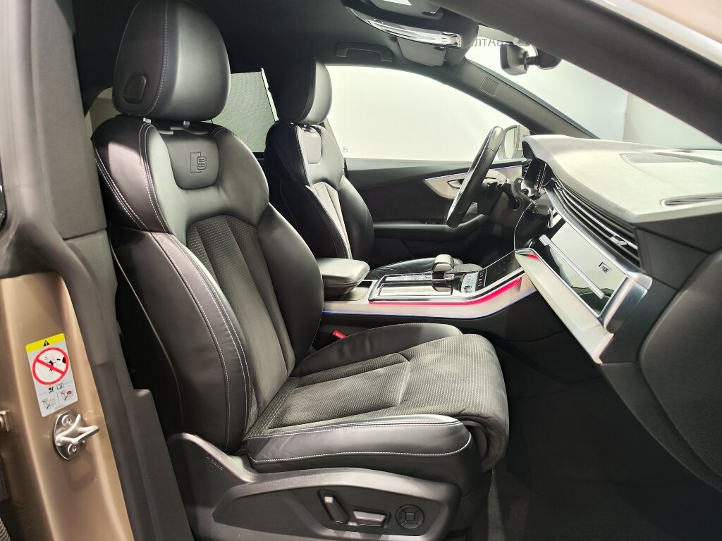 Автомобиль Audi Q8 55 TFSI 3.0 AT (340 л.с.) 4WD - 11