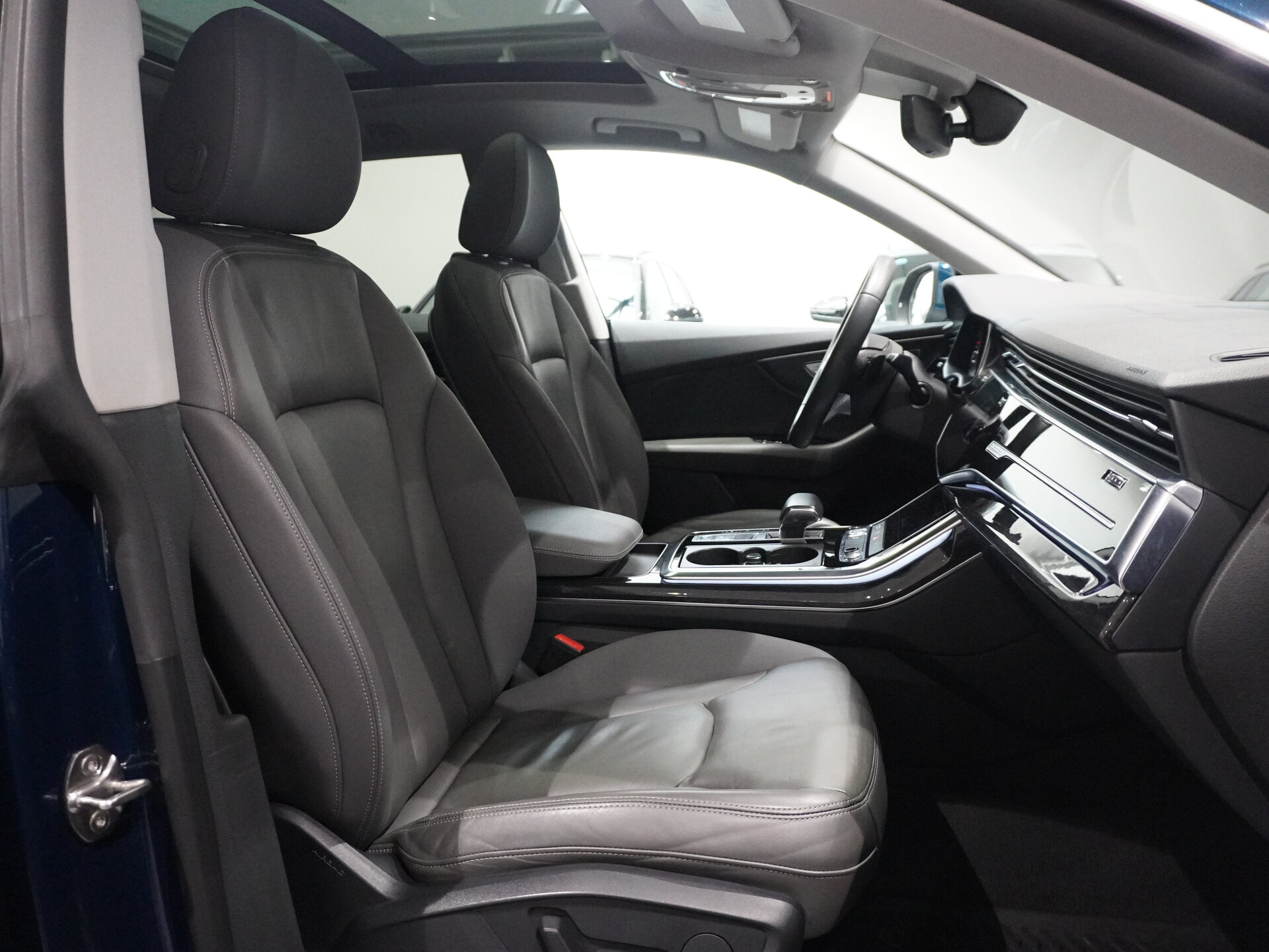 Автомобиль Audi Q8 55 TFSI 3.0 AT (340 л.с.) 4WD - 13