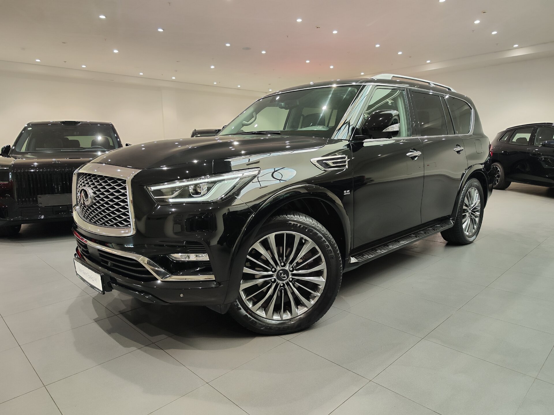 Автомобиль Infiniti QX80 5.6 AT (405 л.с.) 4WD - 1