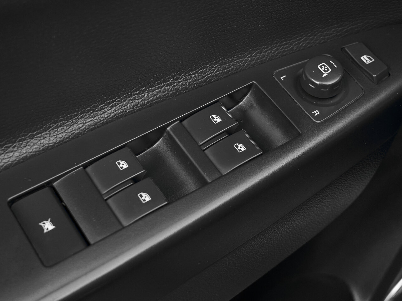 Купить Opel Antara 3.2 AT (227 л.с.) 4WD, 2010 в Екатеренбурге