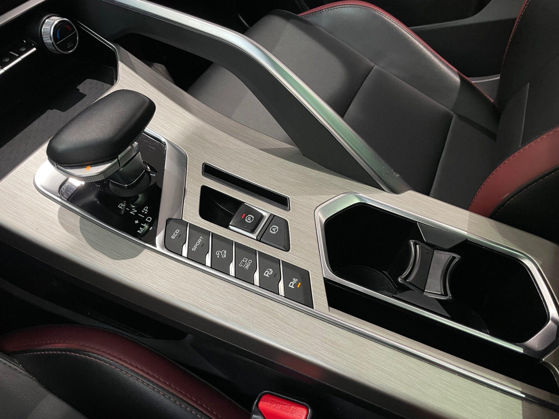 Автомобиль Geely Coolray 1.5 AMT (150 л.с.) - 17
