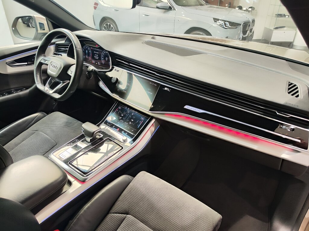 Автомобиль Audi Q8 55 TFSI 3.0 AT (340 л.с.) 4WD - 12