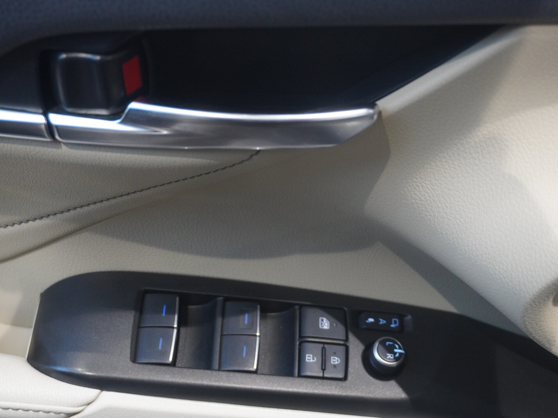 Автомобиль Toyota Camry 2.5 AT (200 л.с.) - 18