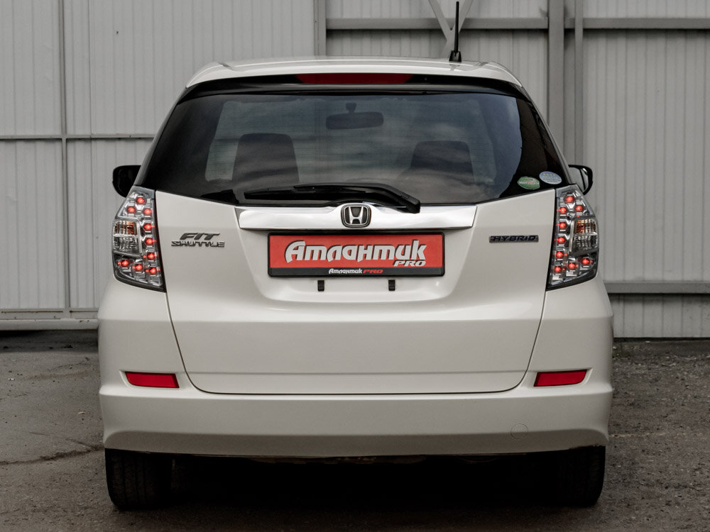 Купить Honda Fit Shuttle 1.3hyb CVT (88 л.с.), 2013 в Екатеренбурге