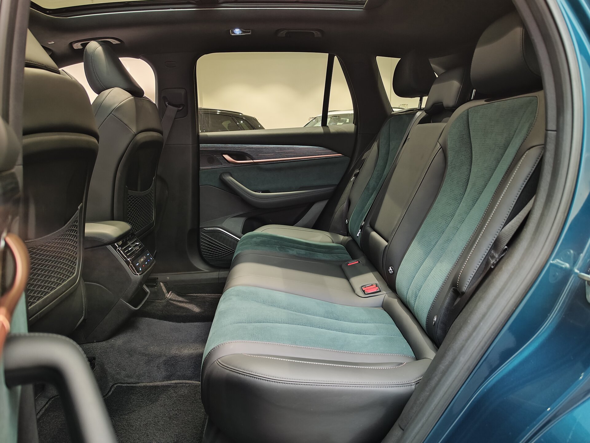 Автомобиль Geely Monjaro 2.0 AT (238 л.с.) 4WD - 9