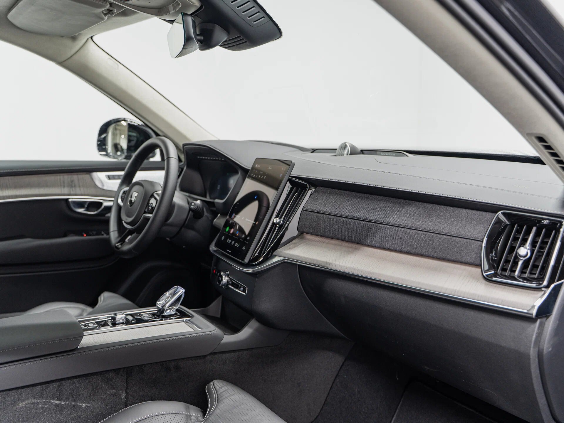 Автомобиль Volvo XC90 T8 2.0hyb AT (455 л.с.) 4WD - 18