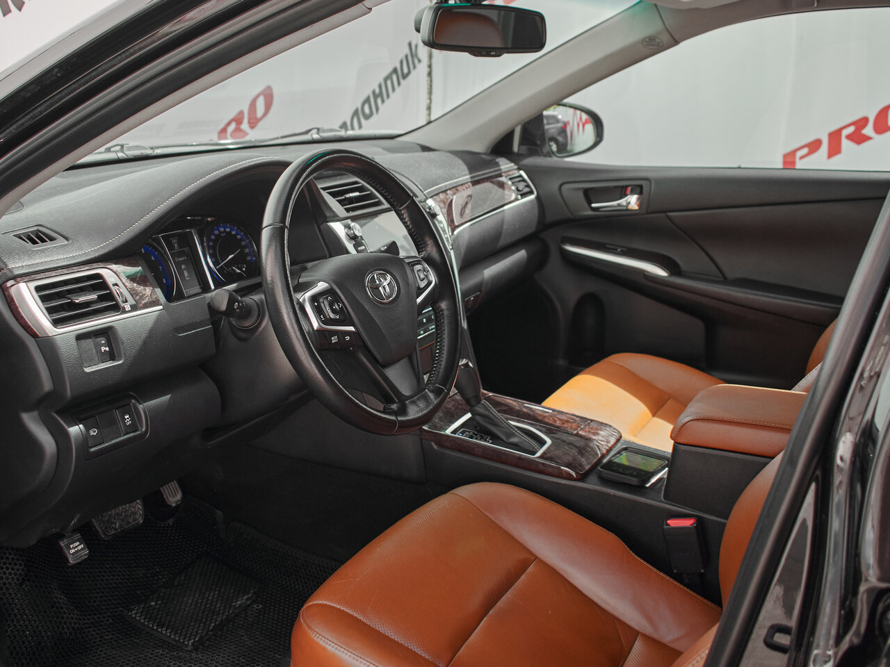 Купить Toyota Camry 2.5 AT (181 л.с.), 2016 в Екатеренбурге
