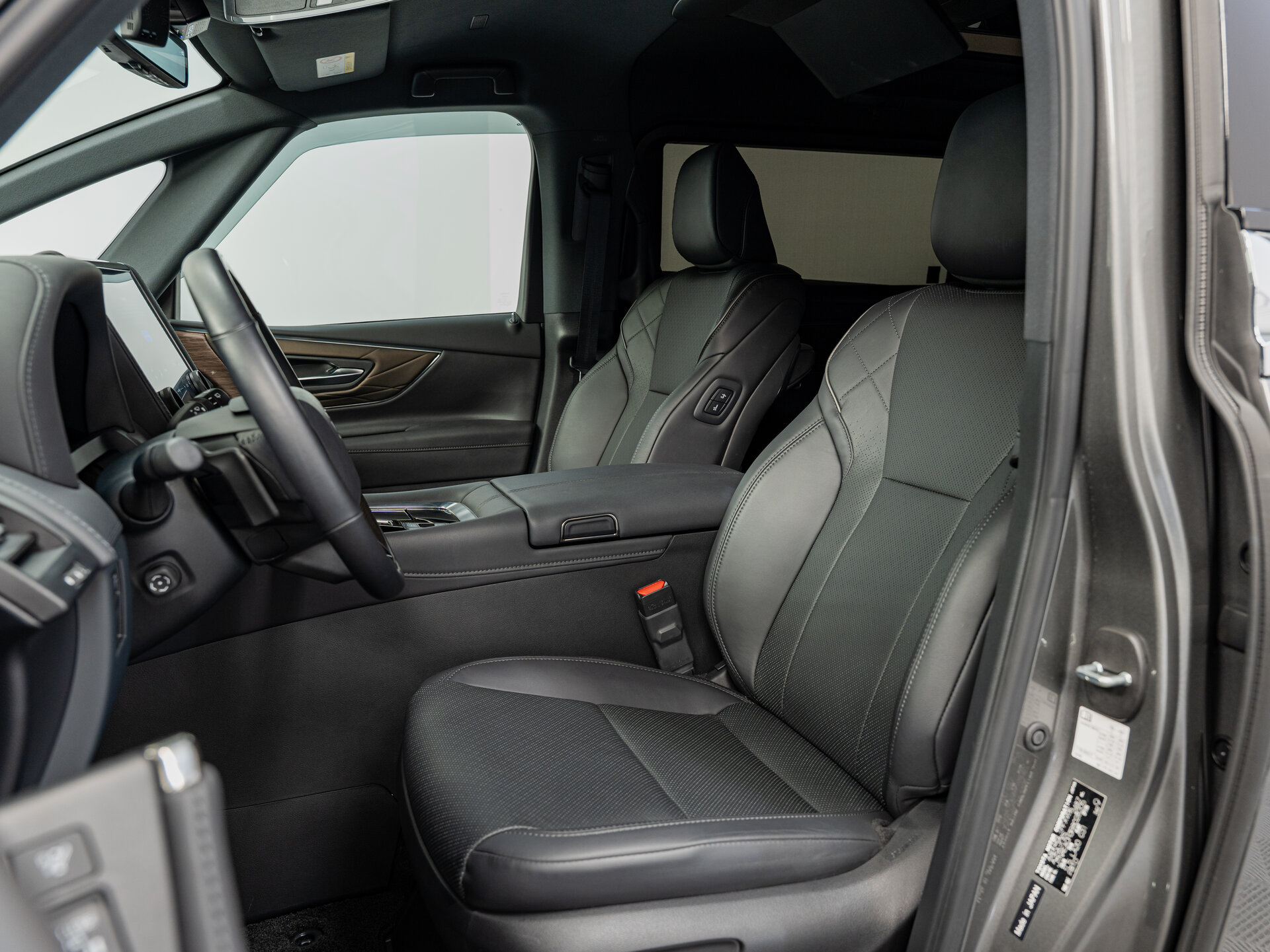Автомобиль Toyota Alphard 2.5hyb CVT (190 л.с.) 4WD - 18
