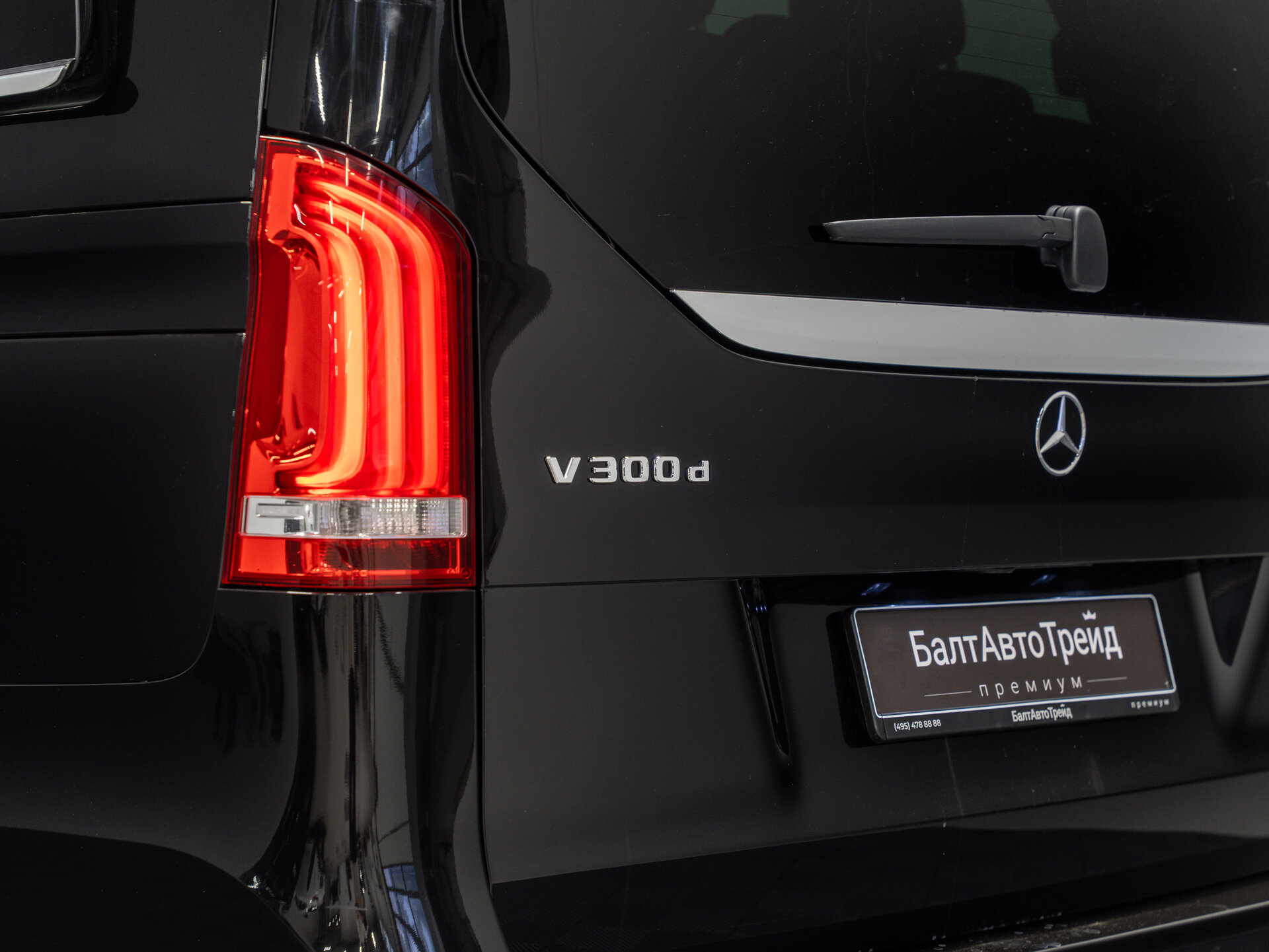 Автомобиль Mercedes-Benz V-Класс 300 d экстра длинный 2.0d AT (237 л.с.) 4WD - 10