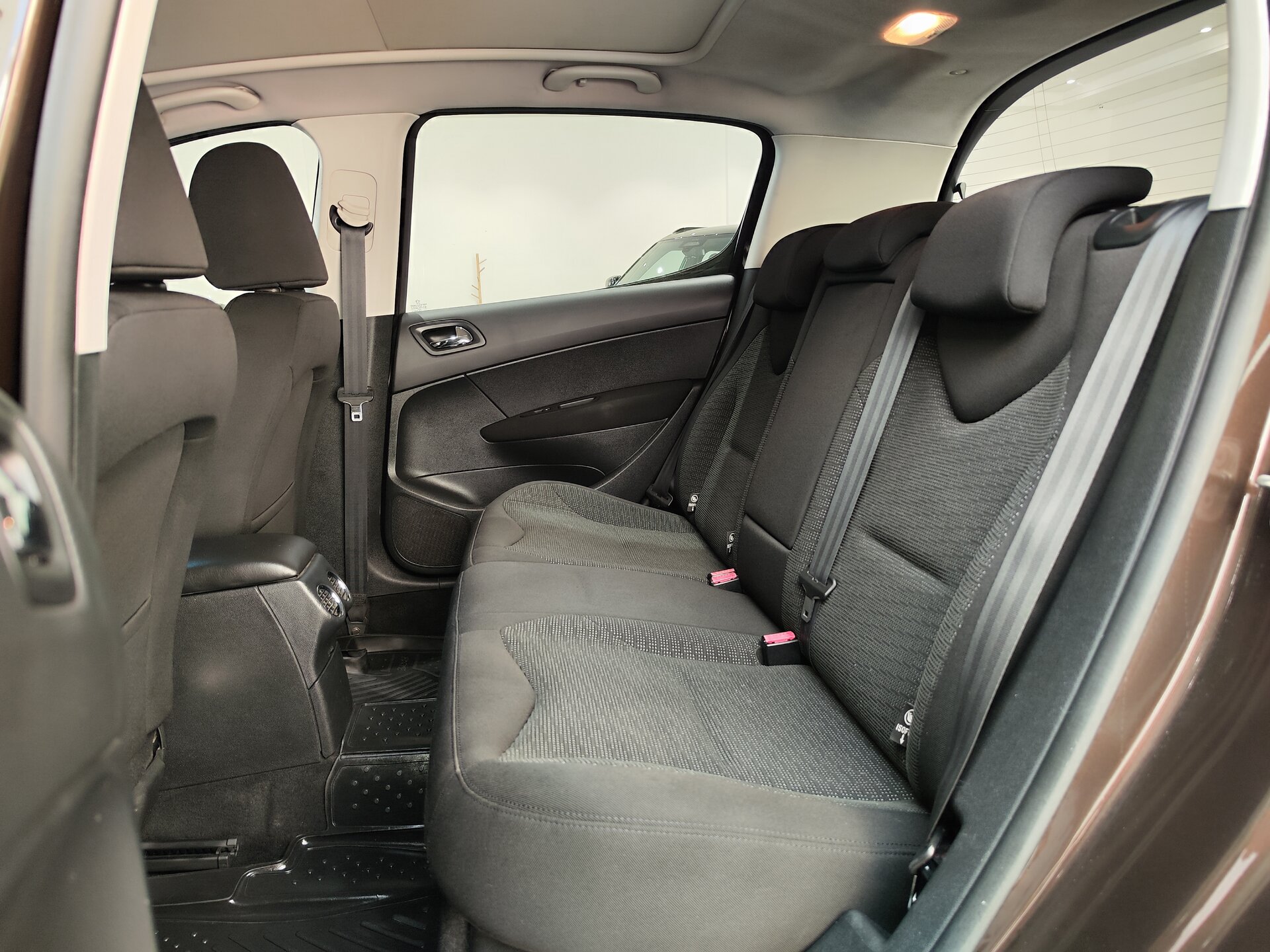 Автомобиль Peugeot 308 1.6 AT (120 л.с.) - 9