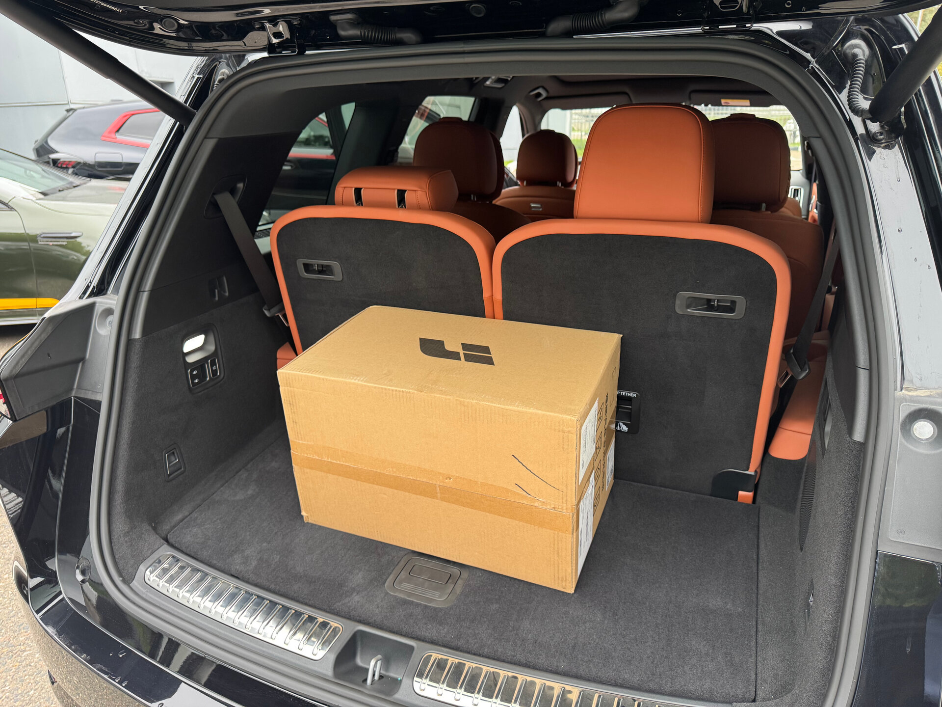 Автомобиль LiXiang L9 52.3 kWh 1.5hyb AT (449 л.с.) 4WD - 16