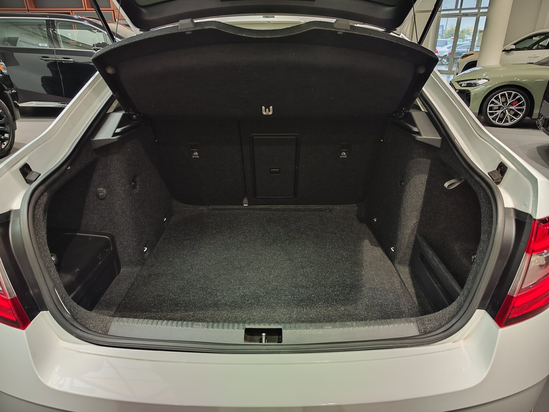 Автомобиль Skoda Octavia 1.8 AMT (180 л.с.) - 10