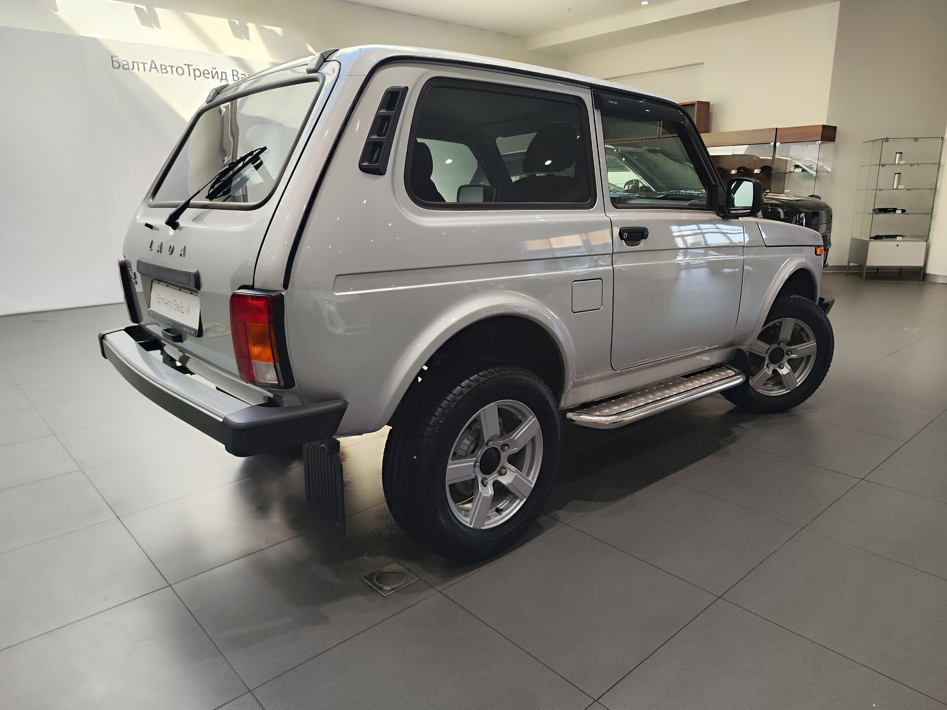 Автомобиль Lada (ВАЗ) Niva Legend 1.7 MT (83 л.с.) 4WD - 6