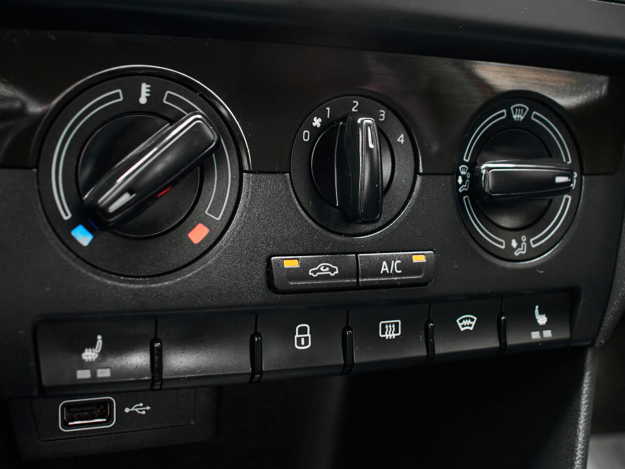 Купить Skoda Rapid 1.6 MT (90 л.с.), 2018 в Екатеренбурге
