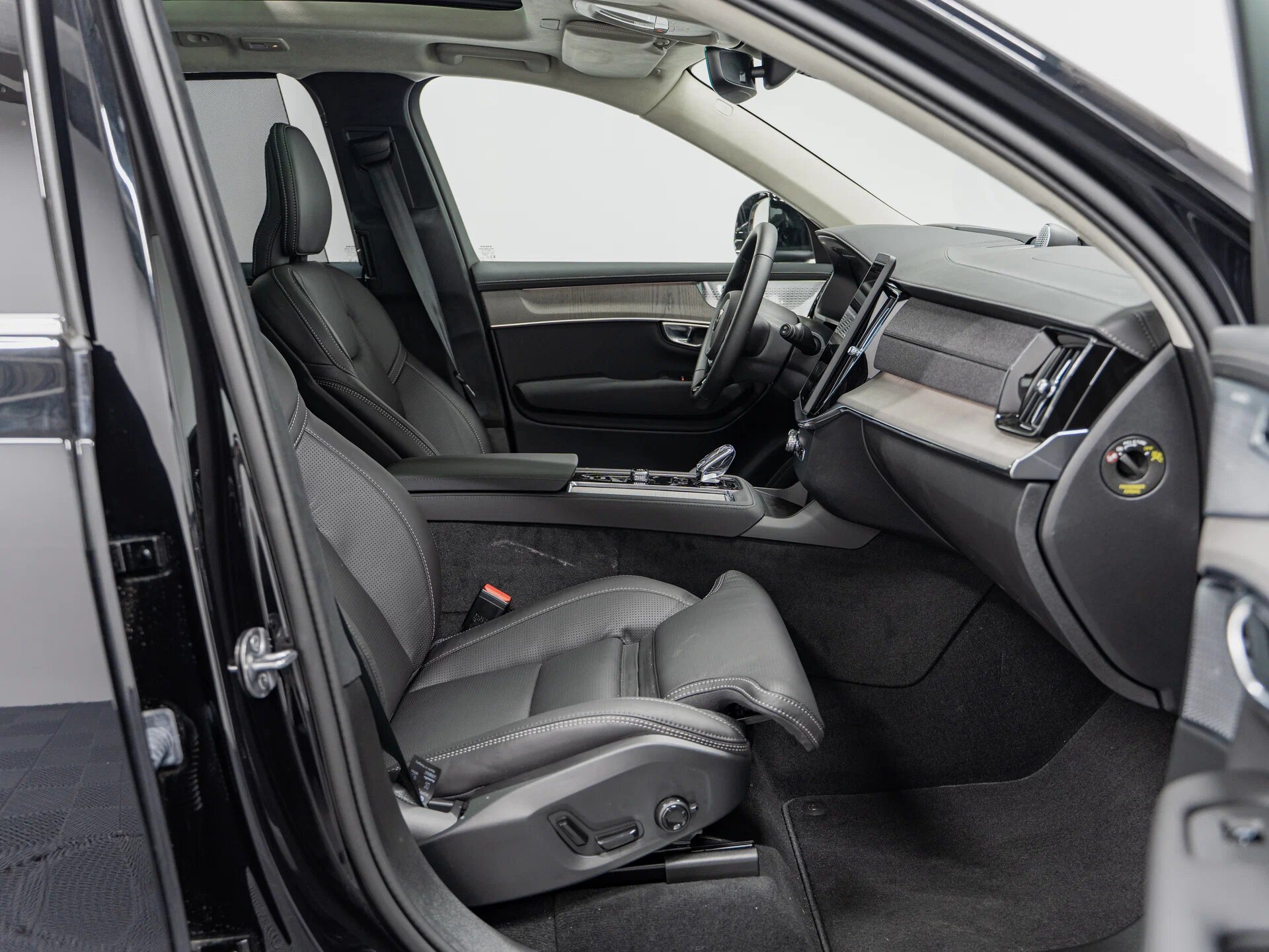 Автомобиль Volvo XC90 T8 2.0hyb AT (455 л.с.) 4WD - 17