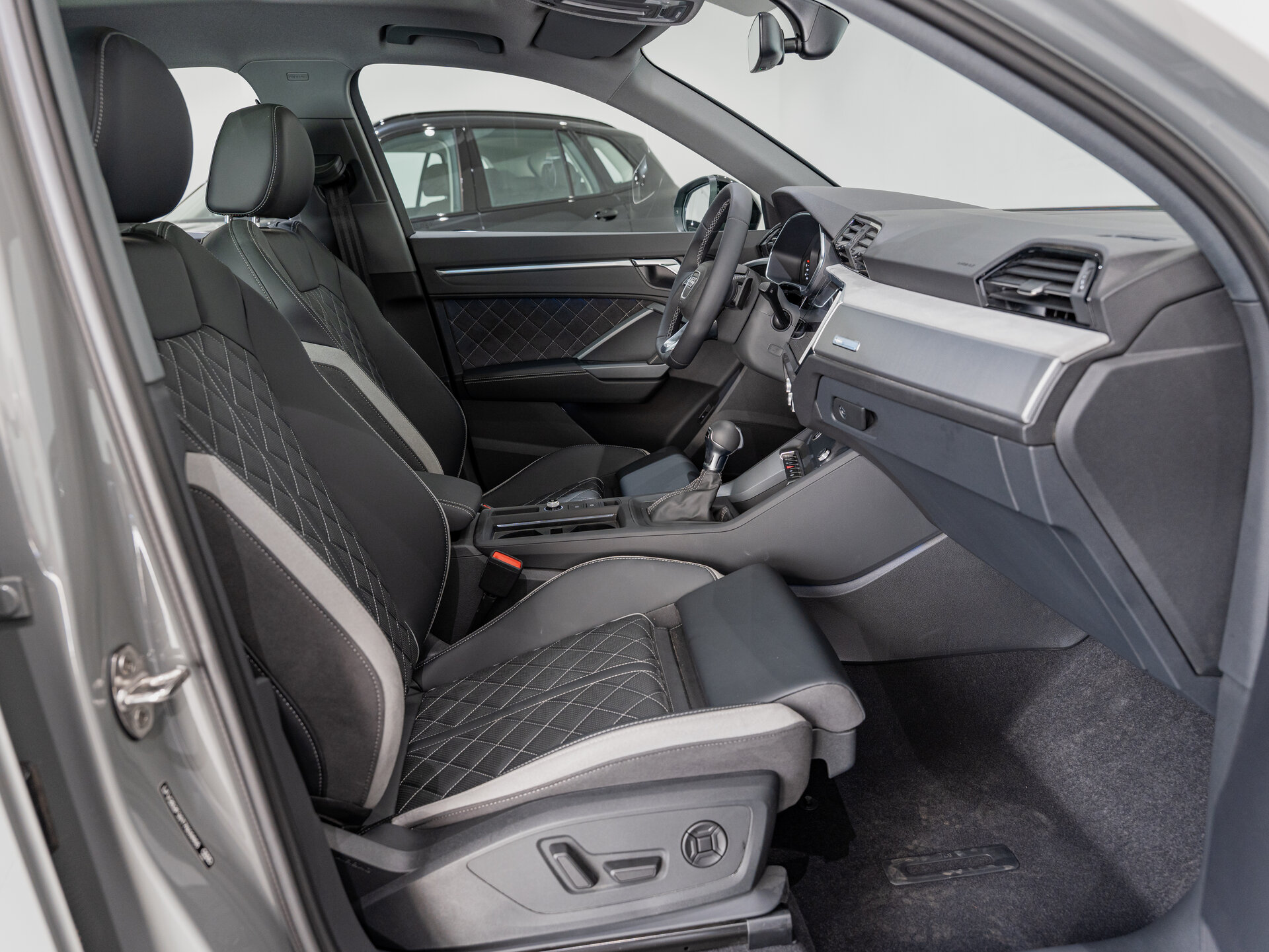 Автомобиль Audi Q3 35 TFSI 1.5 AMT (160 л.с.) - 10