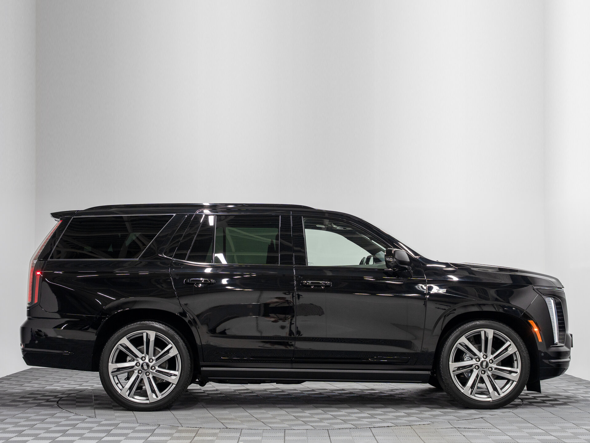 Автомобиль Cadillac Escalade 6.2 AT (420 л.с.) 4WD - 6