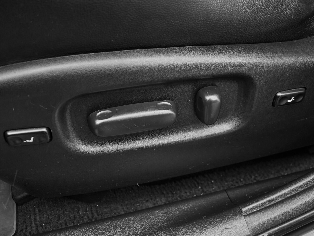 Купить Toyota Highlander 3.5 AT (273 л.с.) 4WD, 2013 в Екатеренбурге