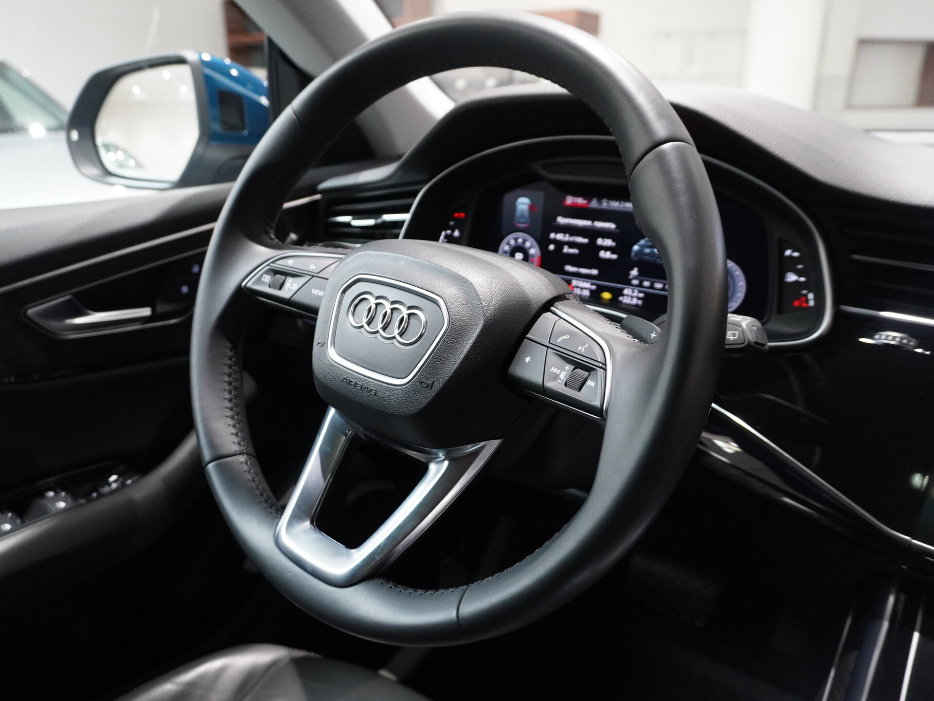 Автомобиль Audi Q8 55 TFSI 3.0 AT (340 л.с.) 4WD - 17
