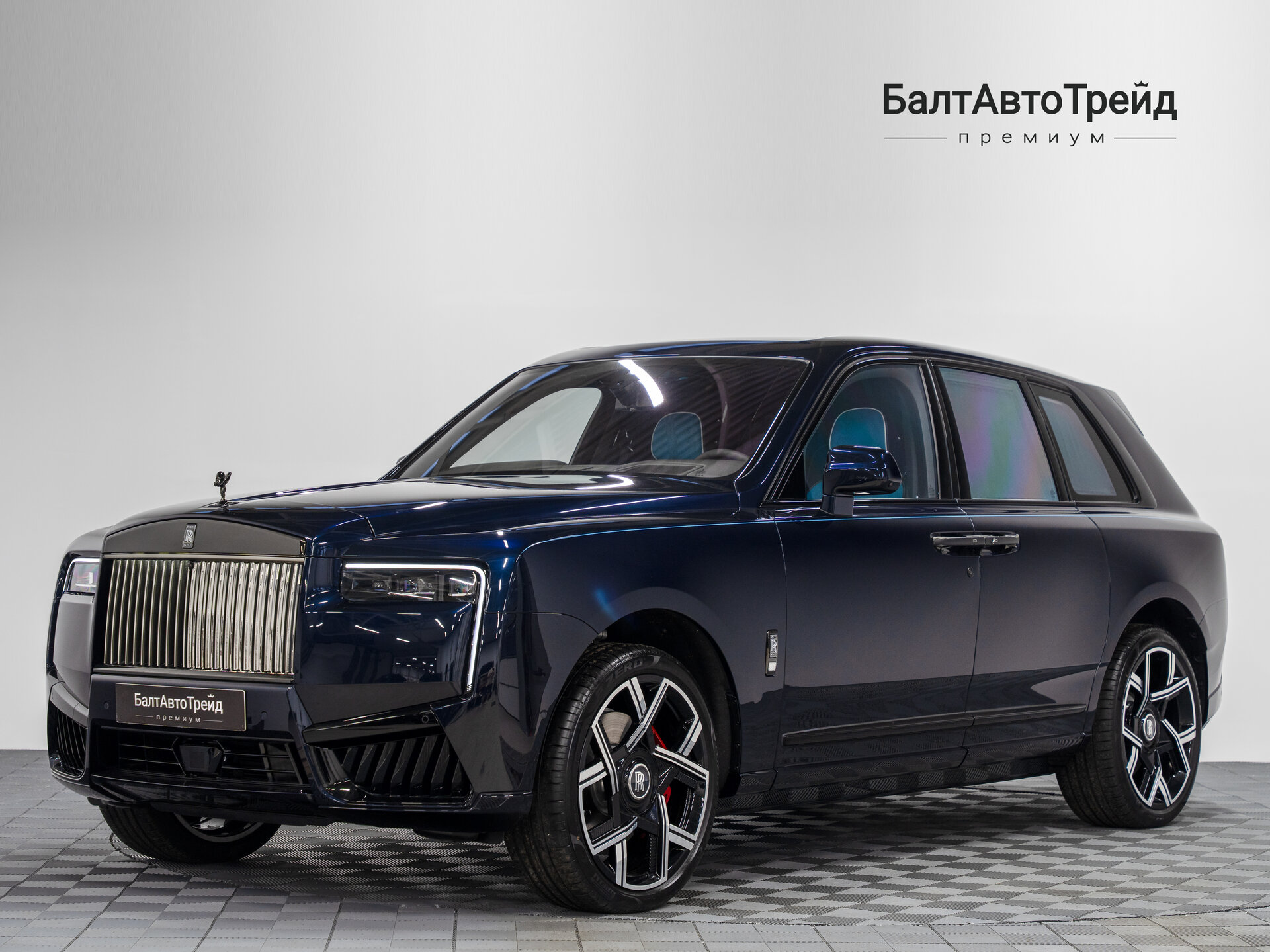Автомобиль Rolls-Royce Cullinan Black Badge 6.8 AT (600 л.с.) 4WD - 1