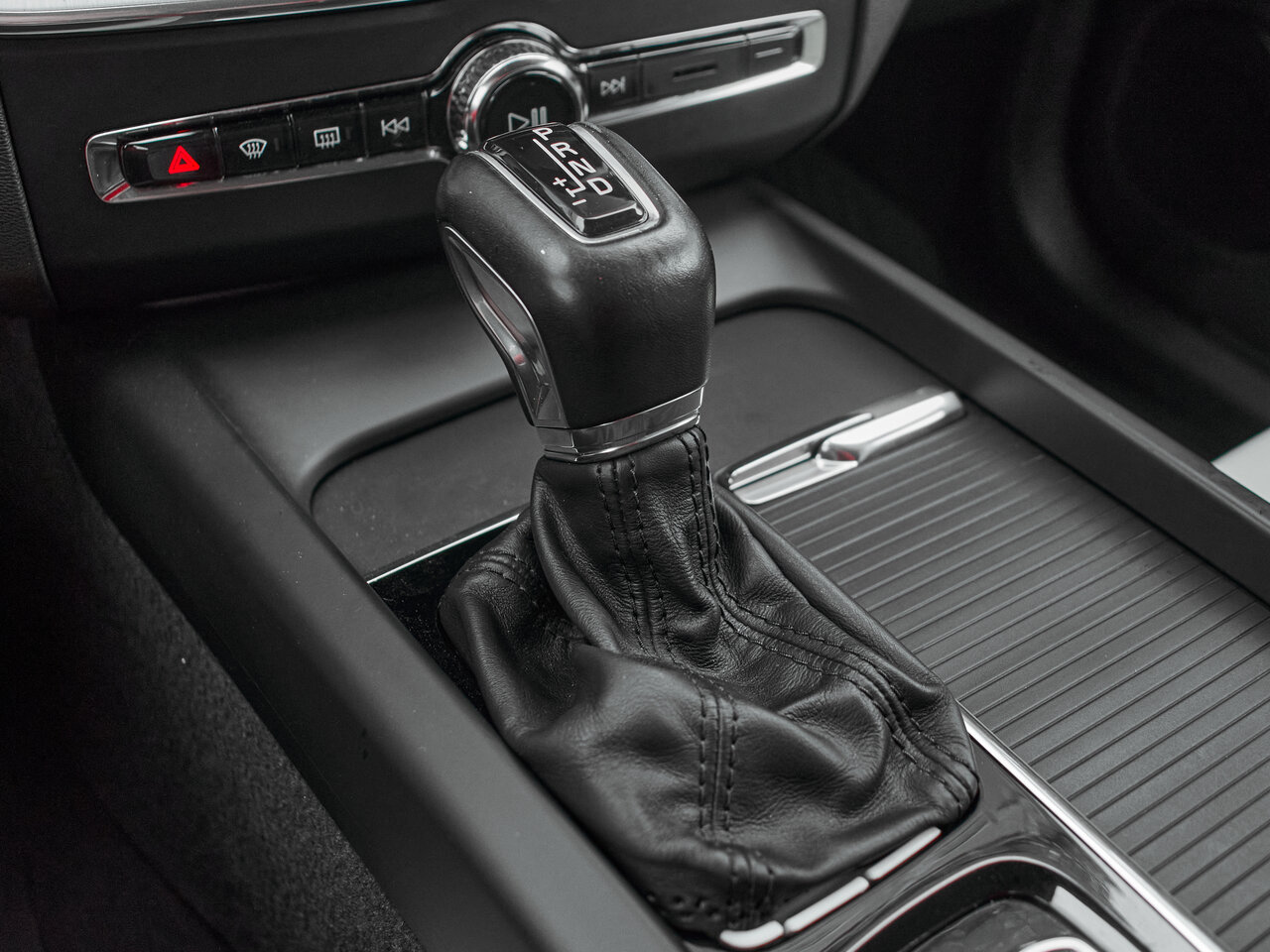Купить Volvo XC60 2.0d AT (190 л.с.) 4WD, 2019 в Екатеренбурге