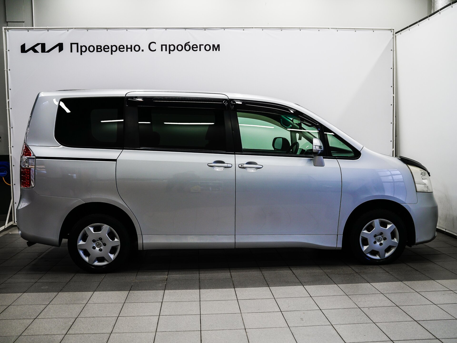 Toyota Noah 2008 6