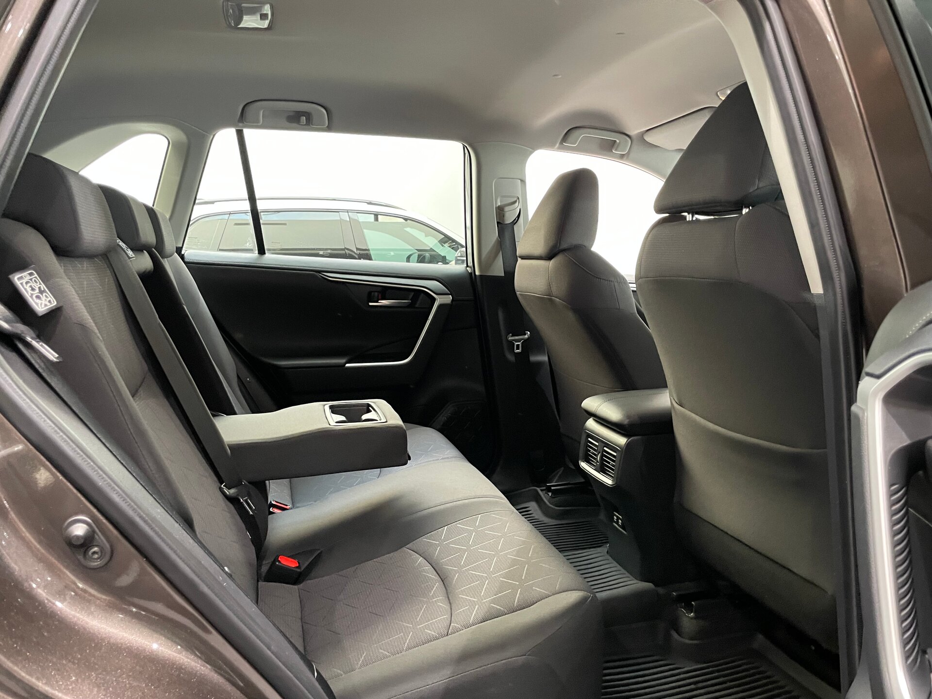 Автомобиль Toyota RAV4 2.0 CVT (149 л.с.) 4WD - 10