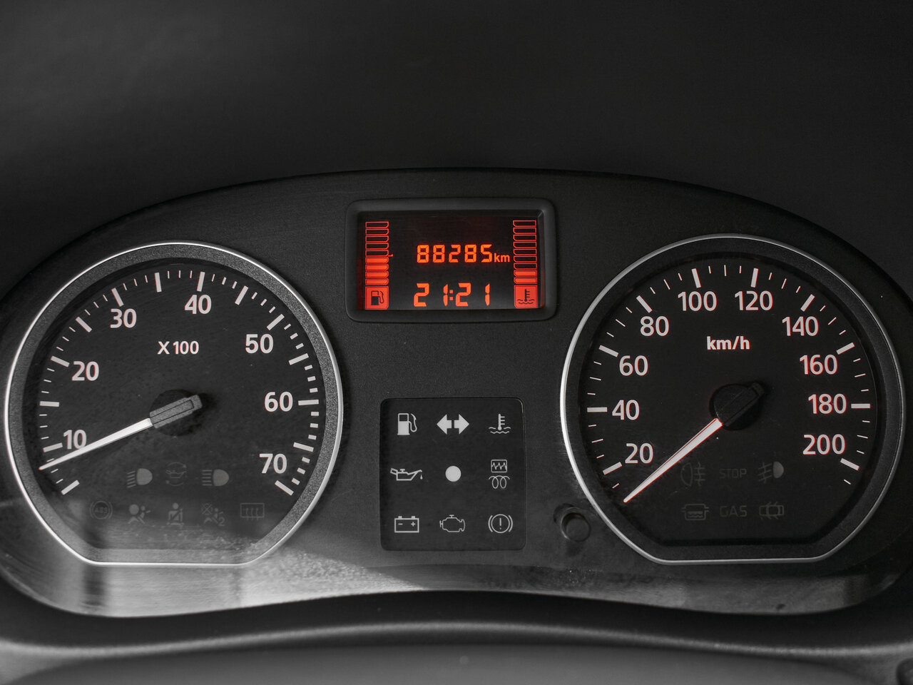 Купить Renault Sandero 1.6 MT (84 л.с.), 2013 в Екатеренбурге