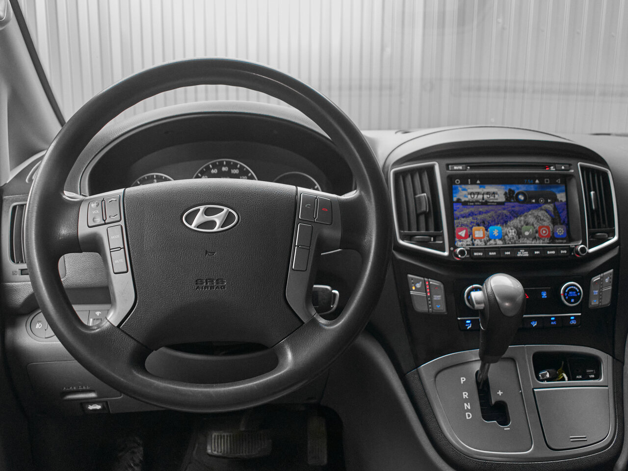 Купить Hyundai Grand Starex 2.5d AT (145 л.с.), 2017 в Екатеренбурге