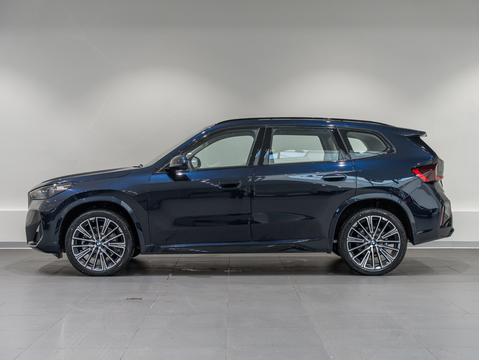 Автомобиль BMW X1 25Li xDrive 2.0 AMT (204 л.с.) 4WD - 8