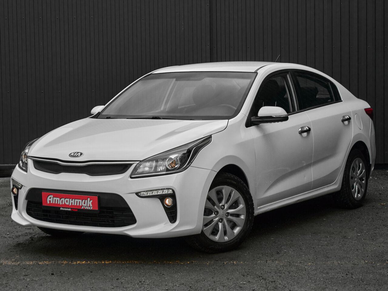 Купить Kia Rio 1.6 AT (123 л.с.), 2017 в Екатеренбурге