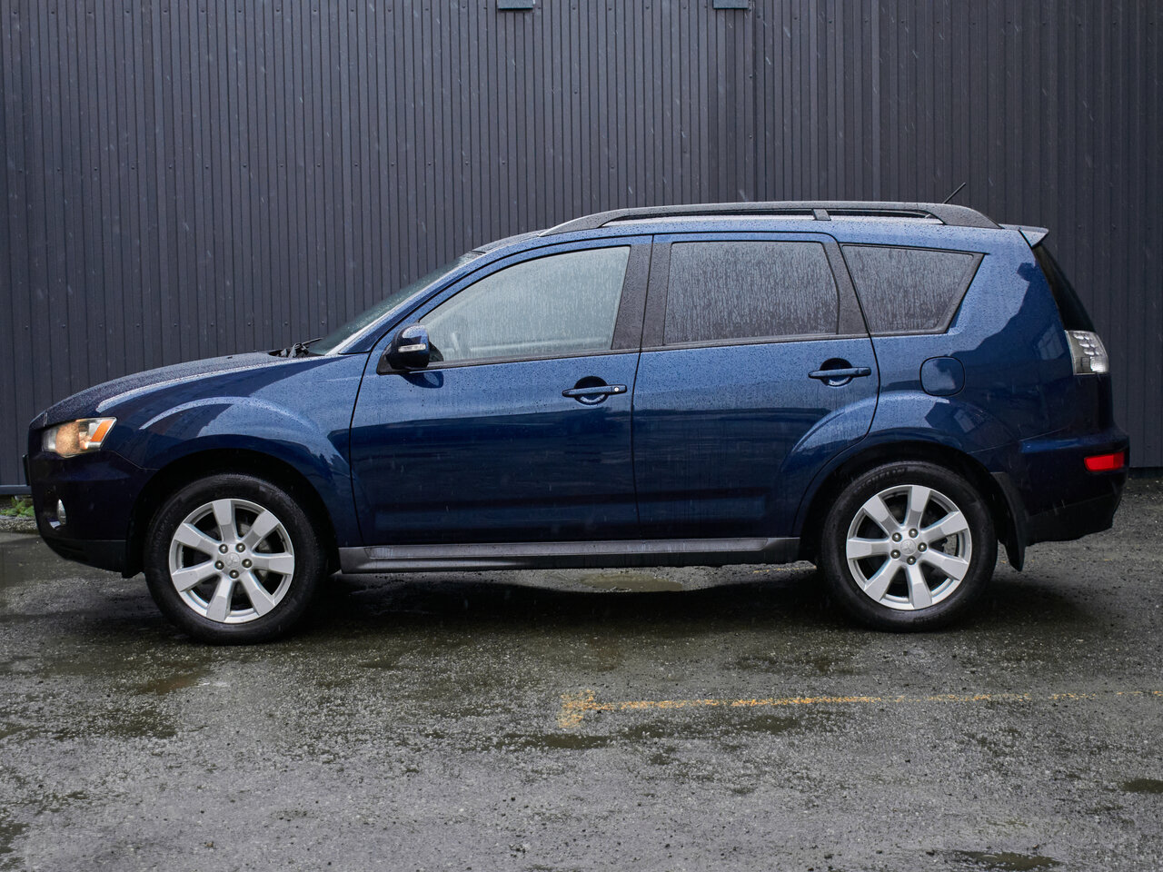Купить Mitsubishi Outlander 2.4 CVT (170 л.с.) 4WD, 2011 в Екатеренбурге