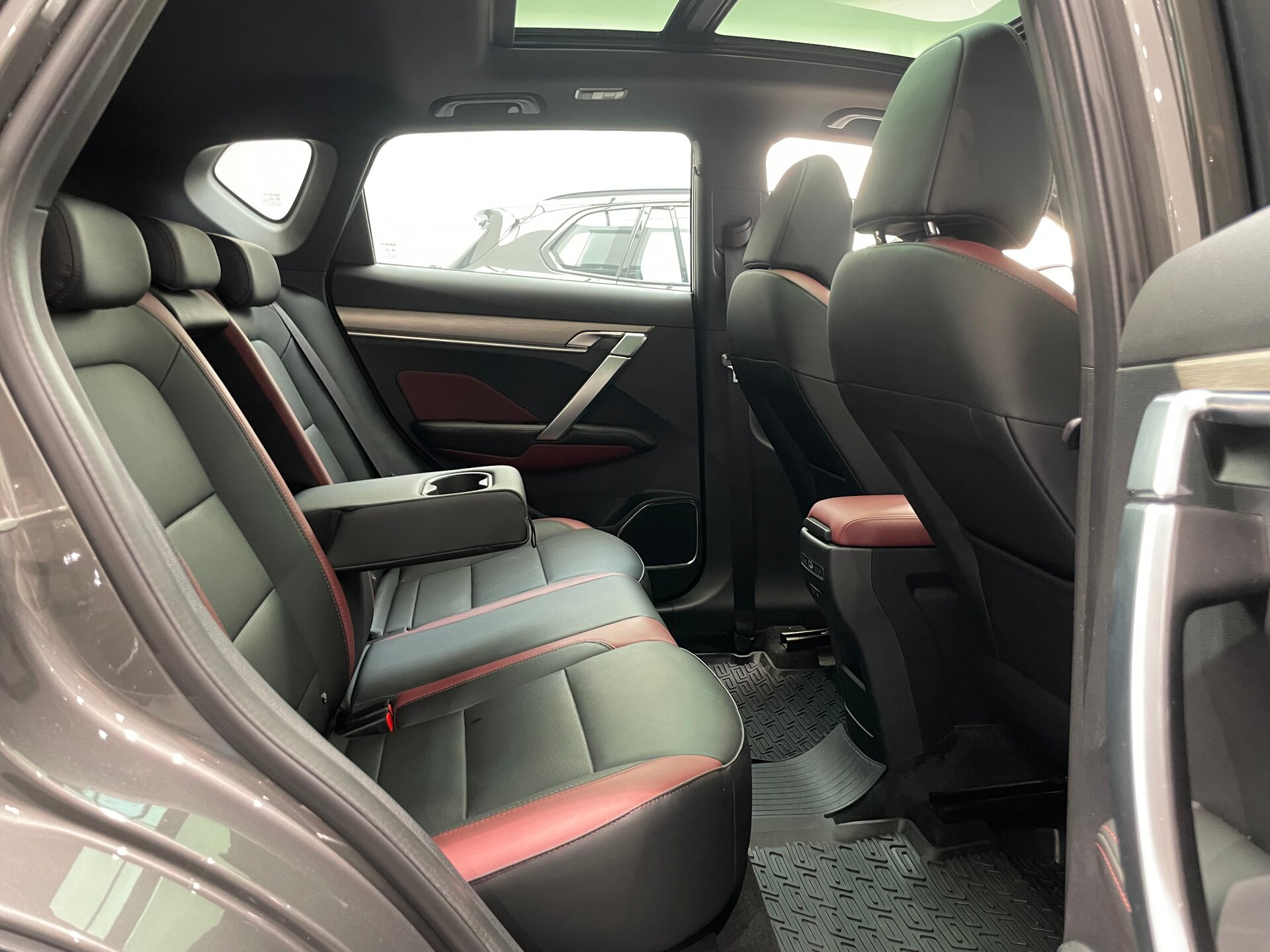 Автомобиль Geely Coolray 1.5 AMT (150 л.с.) - 10
