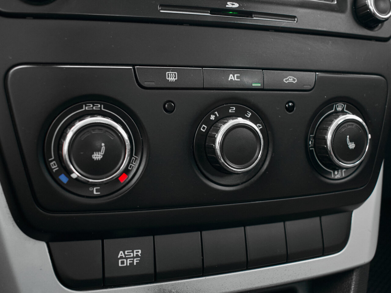 Купить Skoda Yeti 1.2 MT (105 л.с.), 2010 в Екатеренбурге