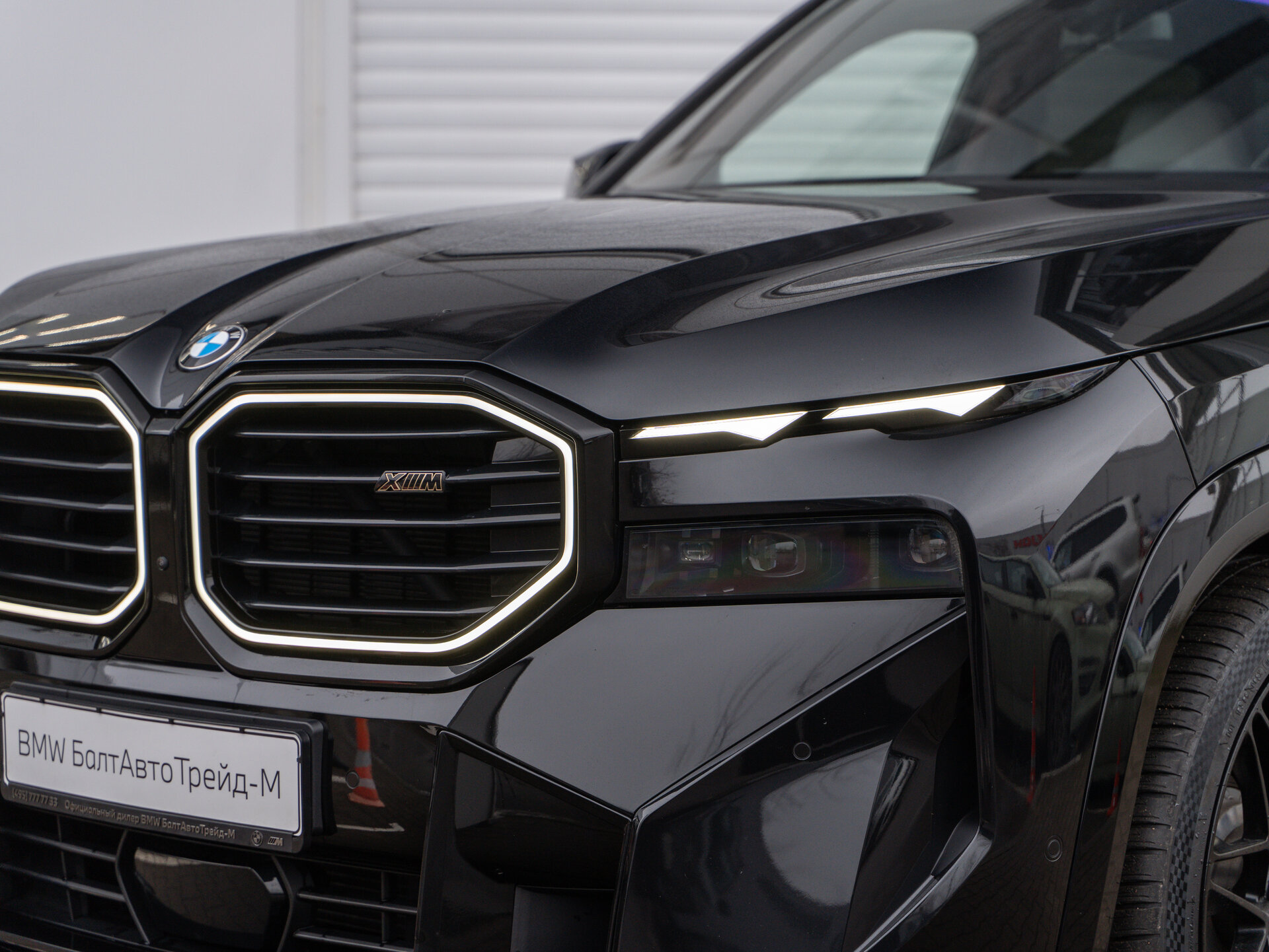 Автомобиль BMW XM 4.4hyb AT (653 л.с.) 4WD - 8