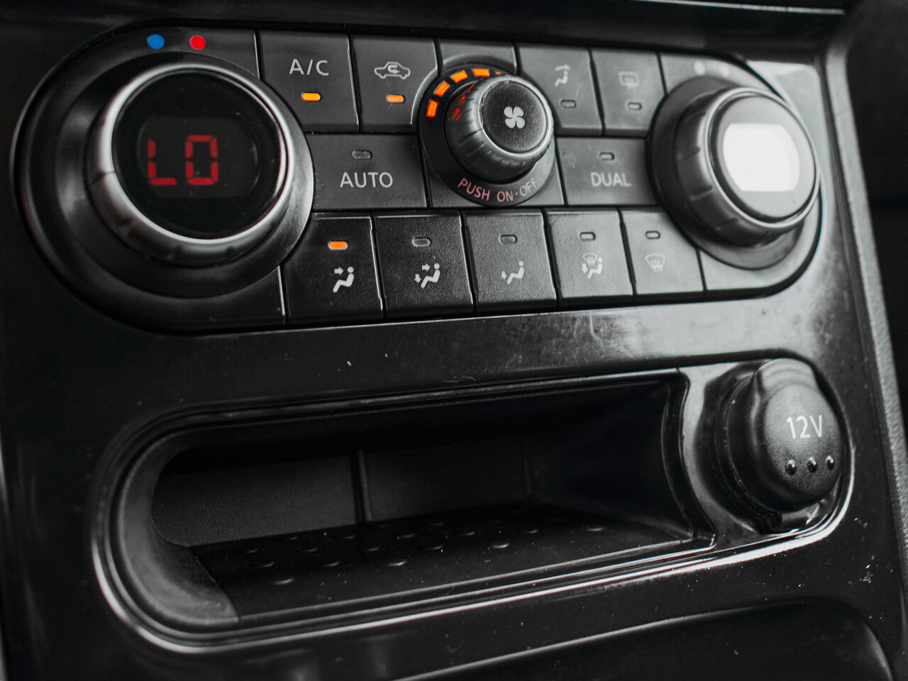 Купить Nissan Qashqai 1.6 CVT (117 л.с.), 2012 в Екатеренбурге