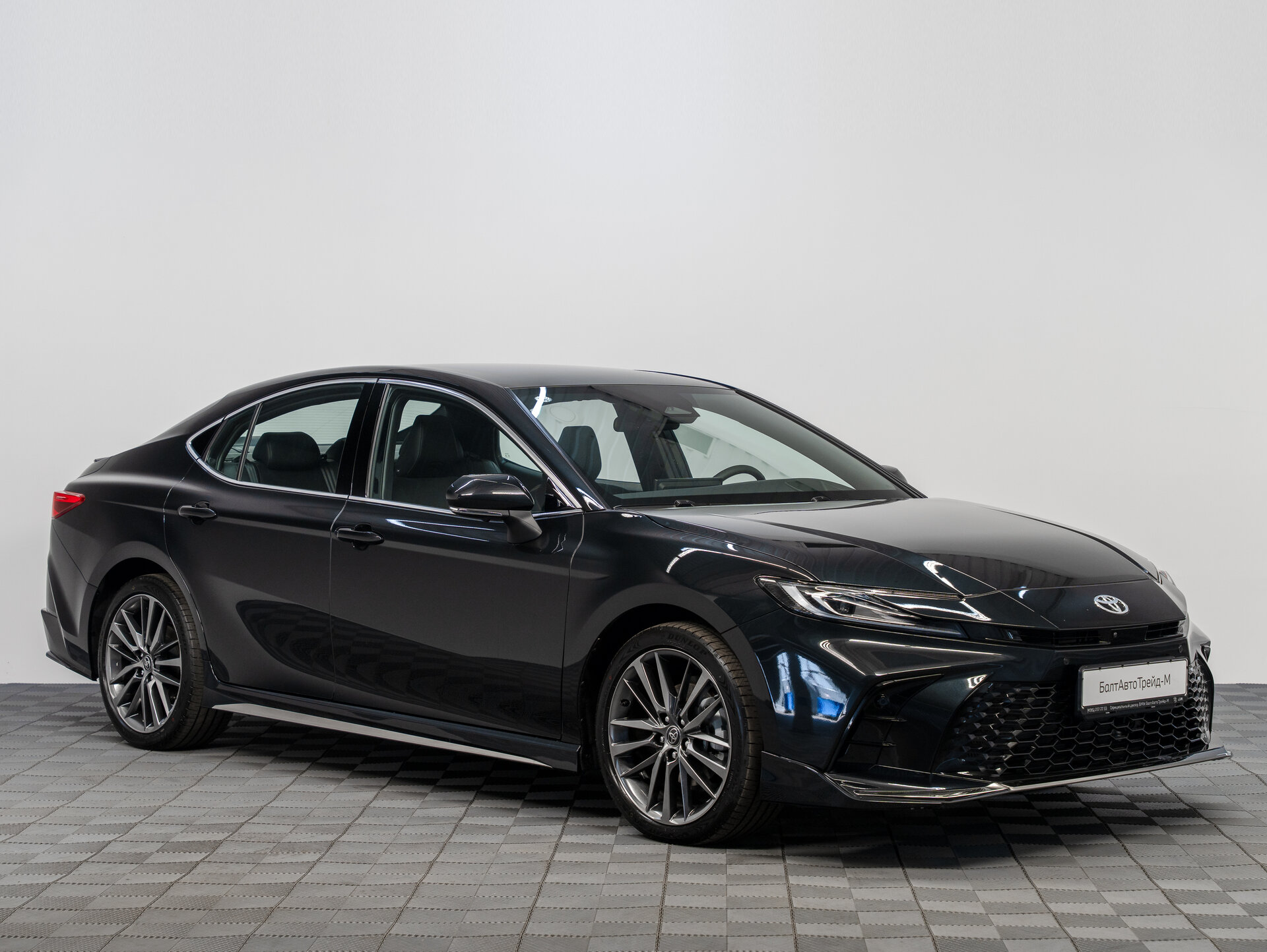 Автомобиль Toyota Camry 2.0hyb CVT (231 л.с.) - 3