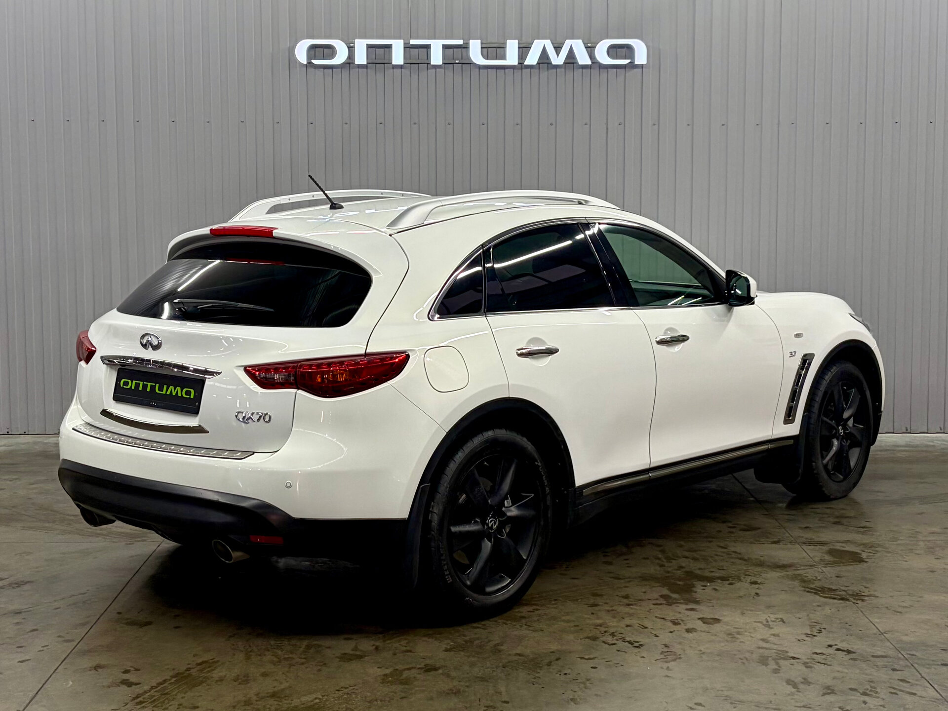 Infiniti QX70 