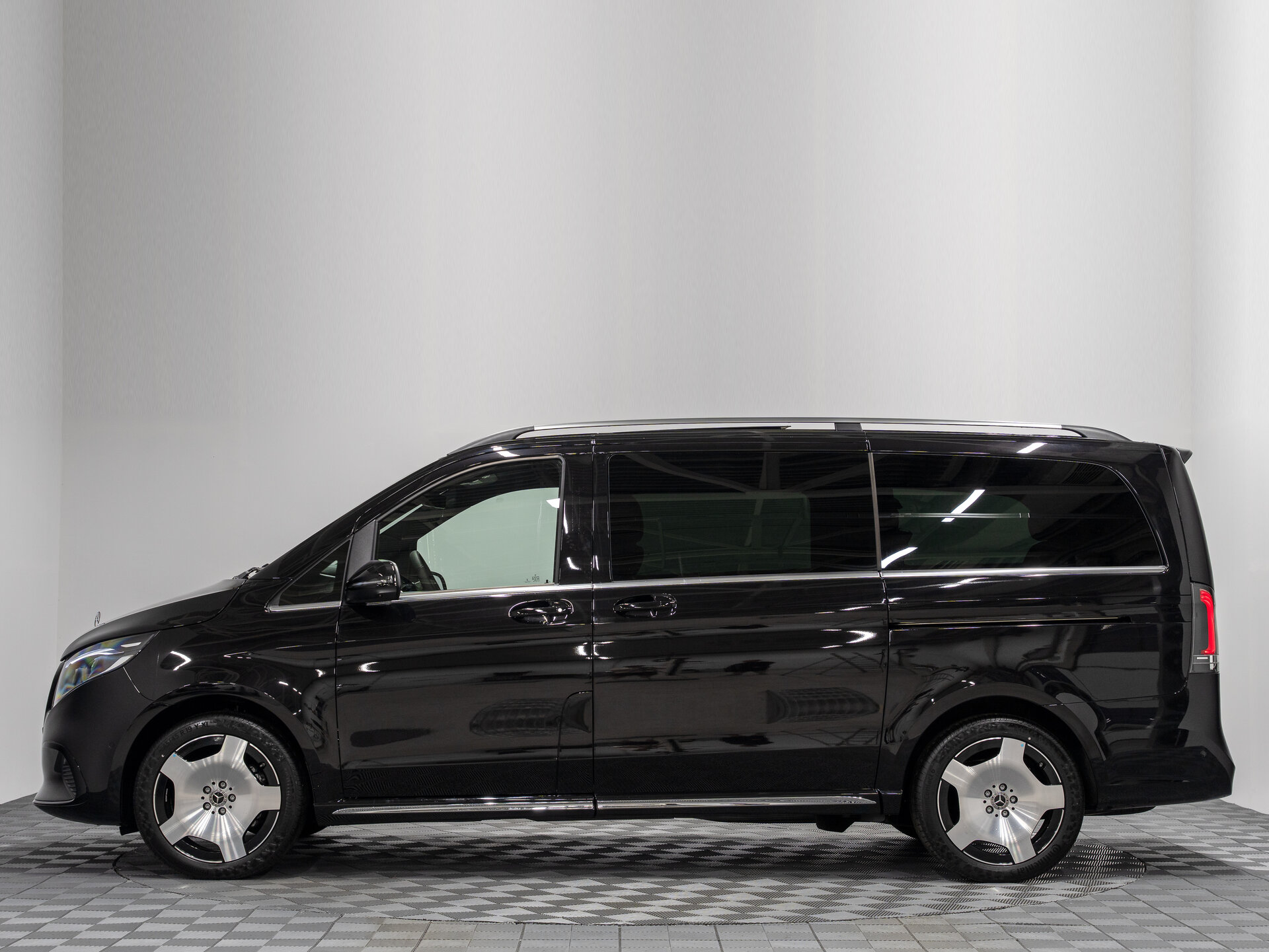 Автомобиль Mercedes-Benz V-Класс 300 d длинный 2.0d AT (237 л.с.) 4WD - 11