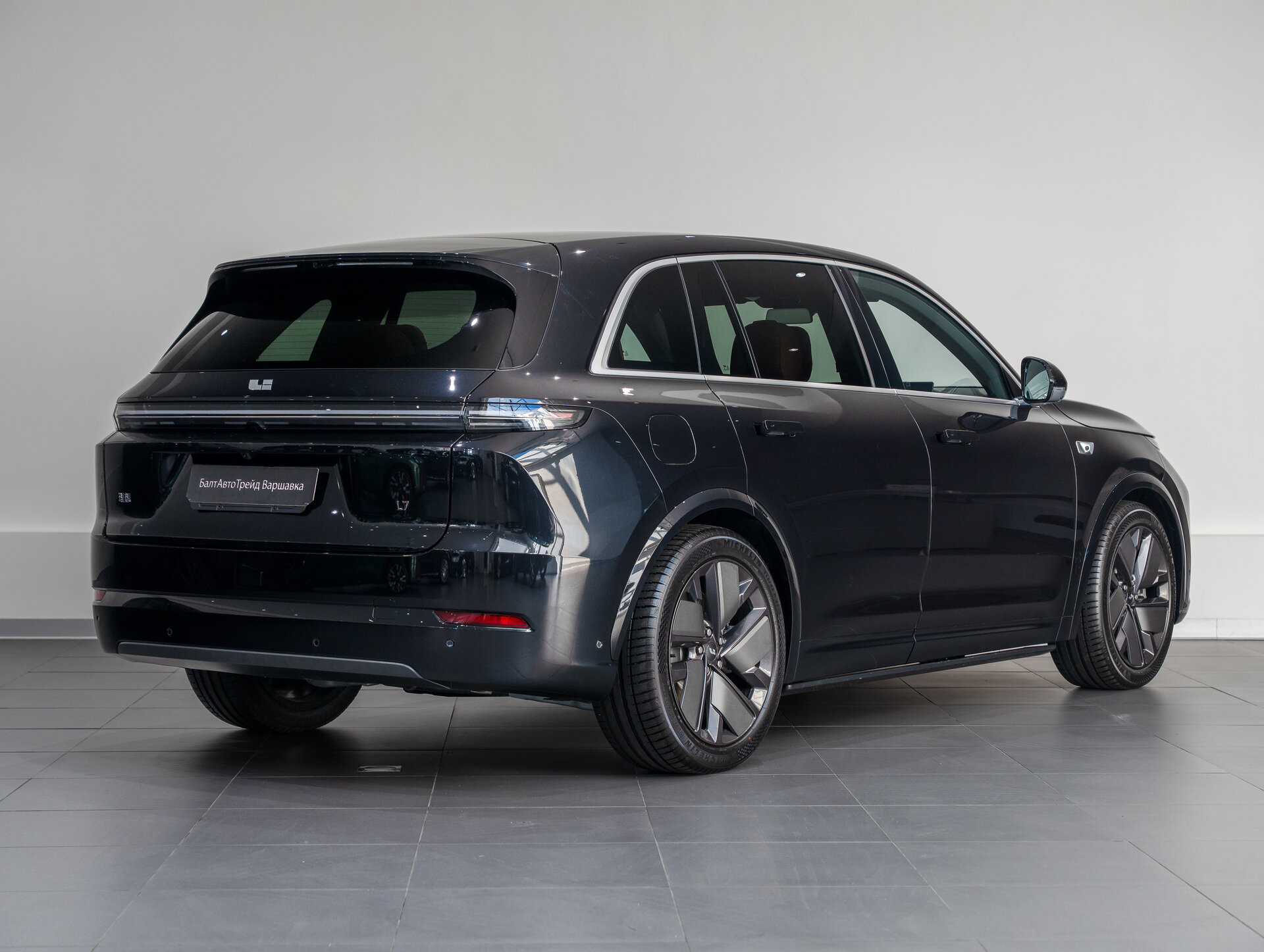Автомобиль LiXiang L7 52.3 kWh 1.5hyb AT (449 л.с.) 4WD - 5