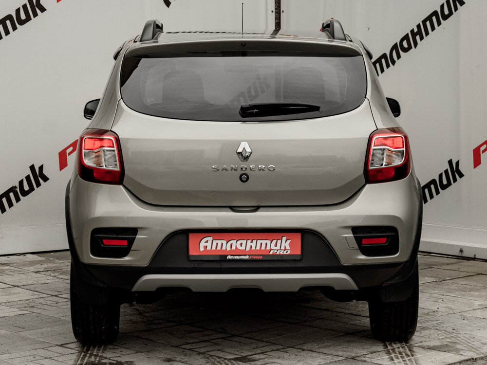 Купить Renault Sandero Stepway 1.6 MT (82 л.с.), 2021 в Екатеренбурге