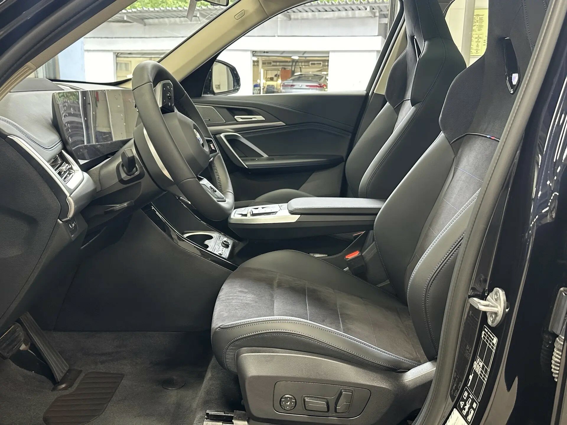 Автомобиль BMW X1 25Li xDrive 2.0 AMT (204 л.с.) 4WD - 5