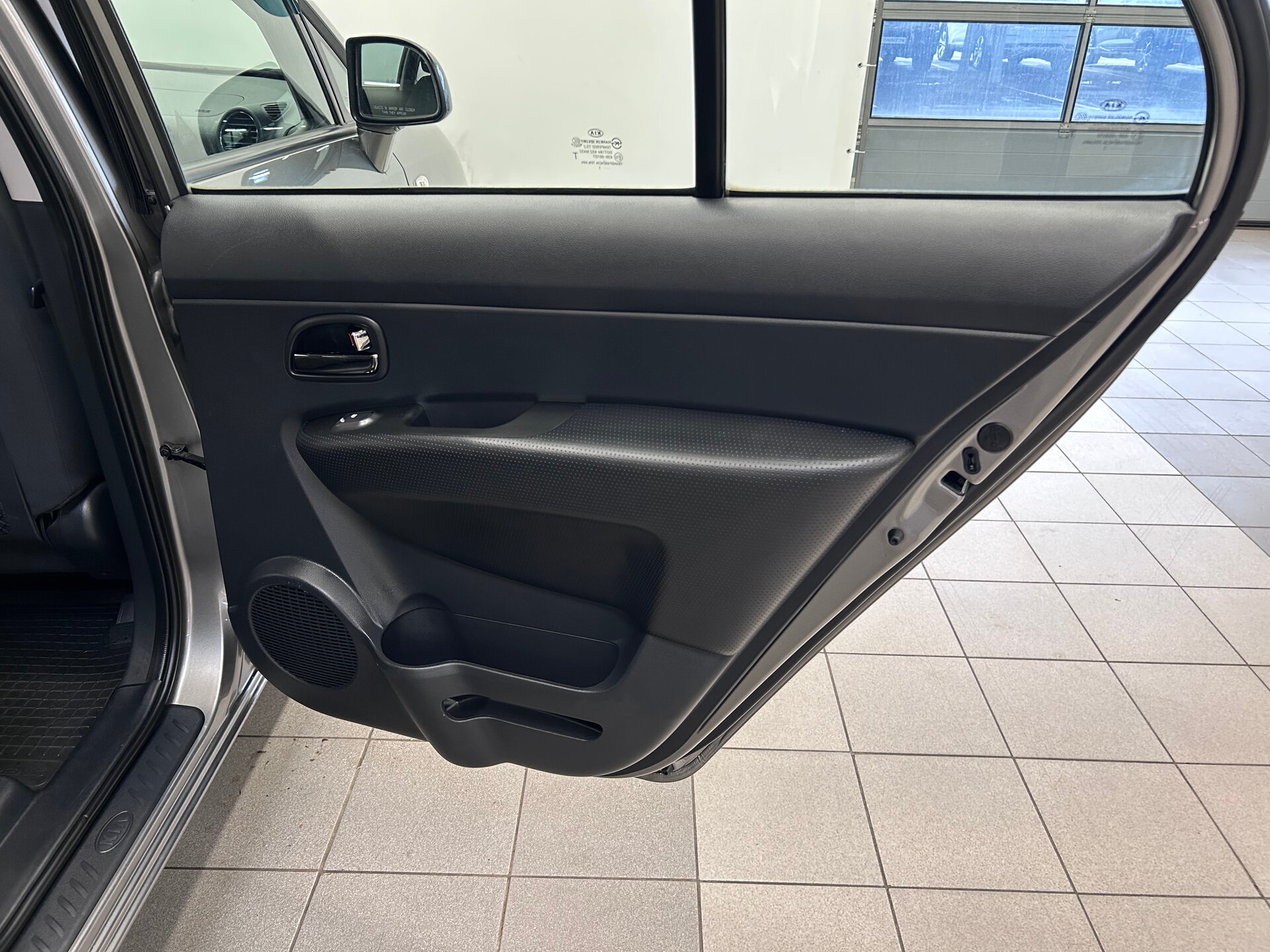 Kia Carens 2011 9