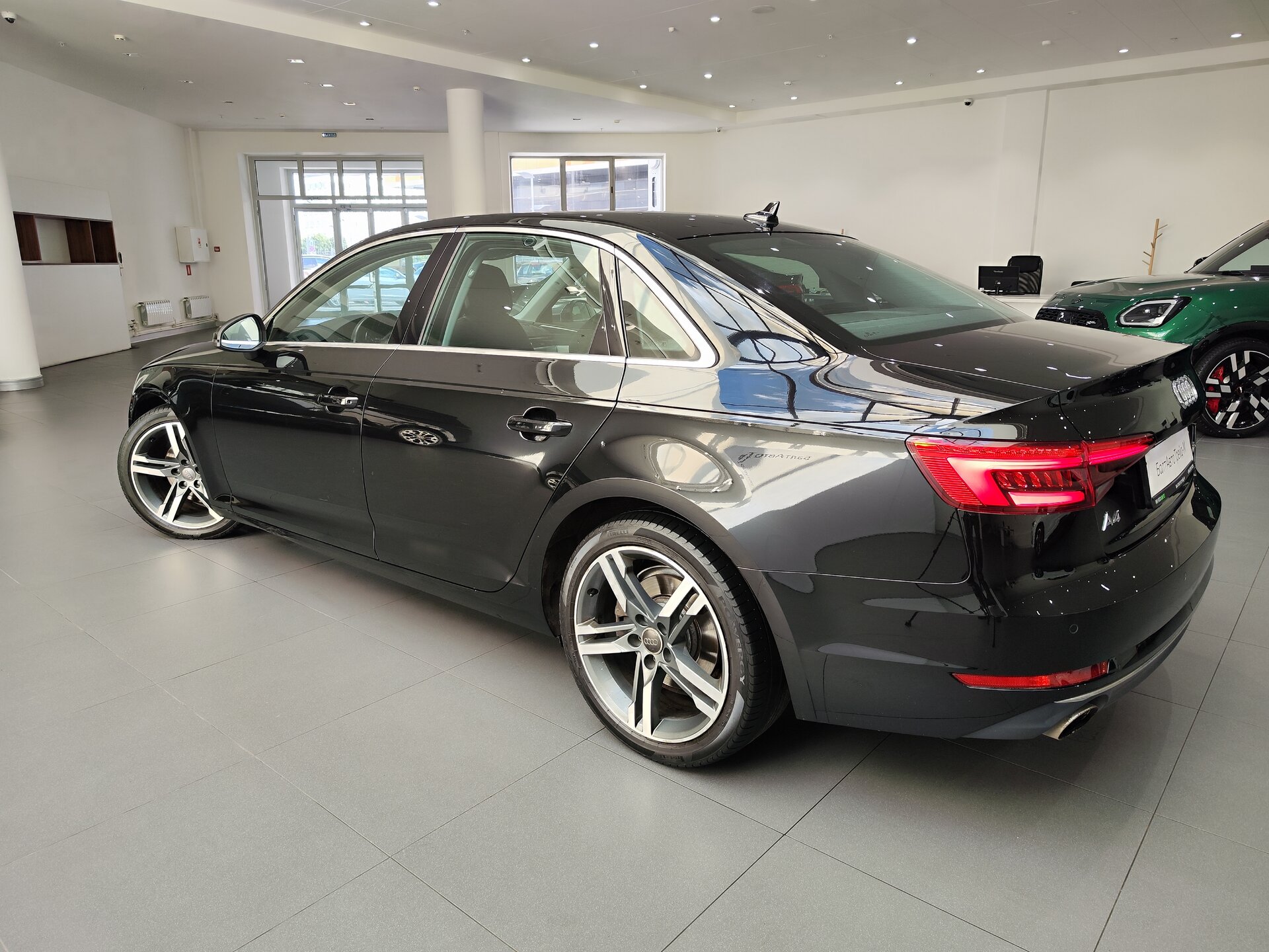Автомобиль Audi A4 2.0 AMT (190 л.с.) - 4
