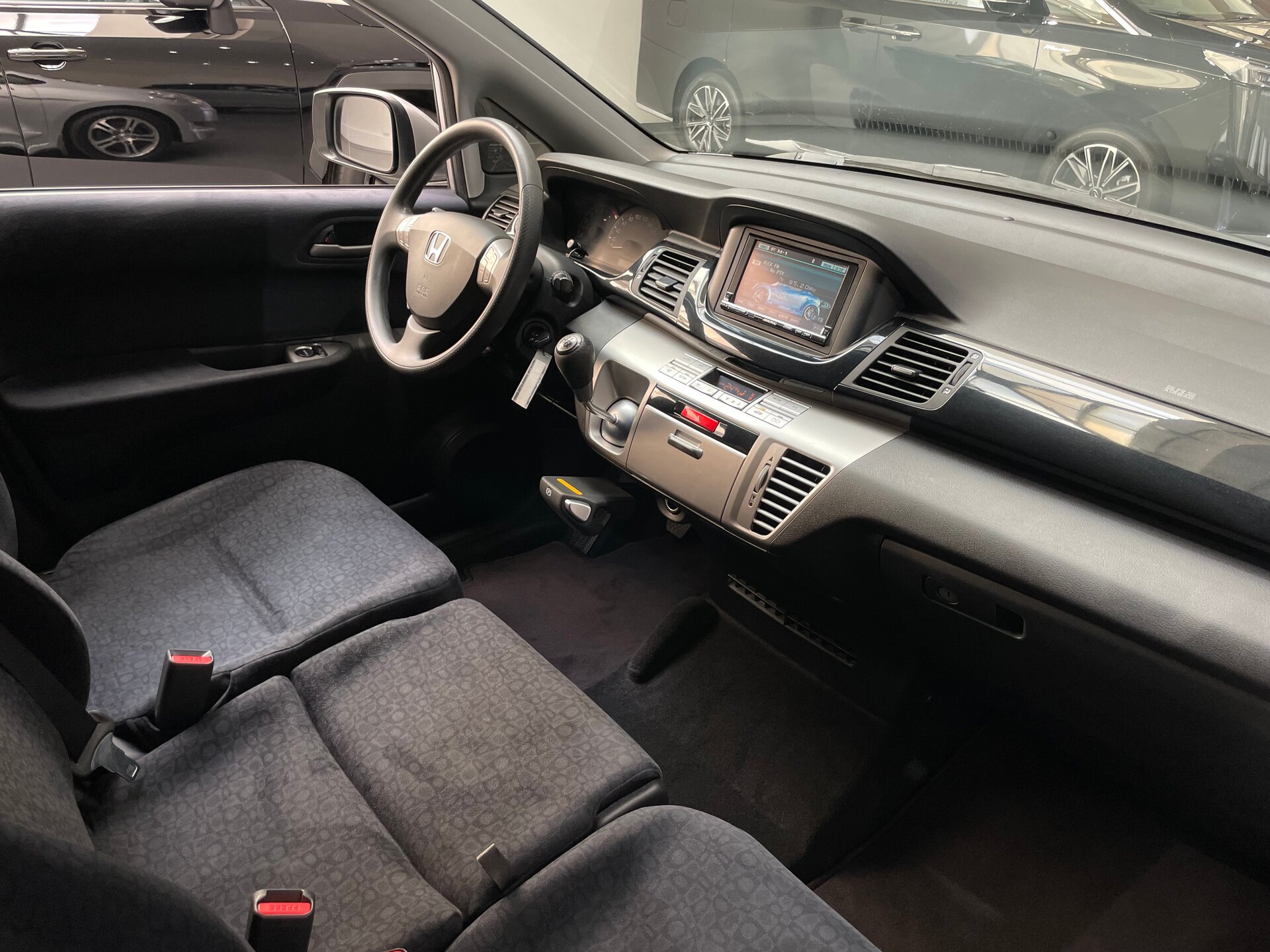 Автомобиль Honda FR-V 2.0 MT (150 л.с.) - 11